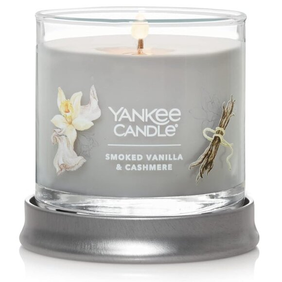 Yankee Candle Signature Tumbler Candle,  Smoked Vanilla & Cashmere Scent - Picture 2 of 13